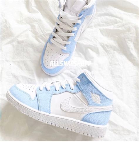 nike jordan 1 hellblau damen|jordan 1 mid color.